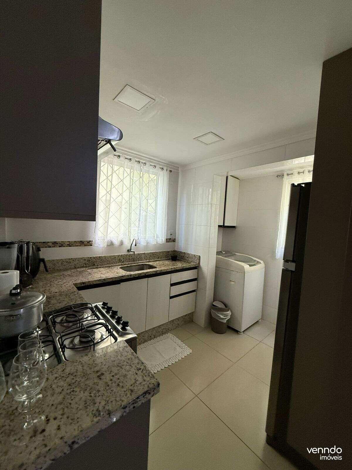  - Apartamento Mobiliado no Country, Ótimo Preço - Oportunidade Única