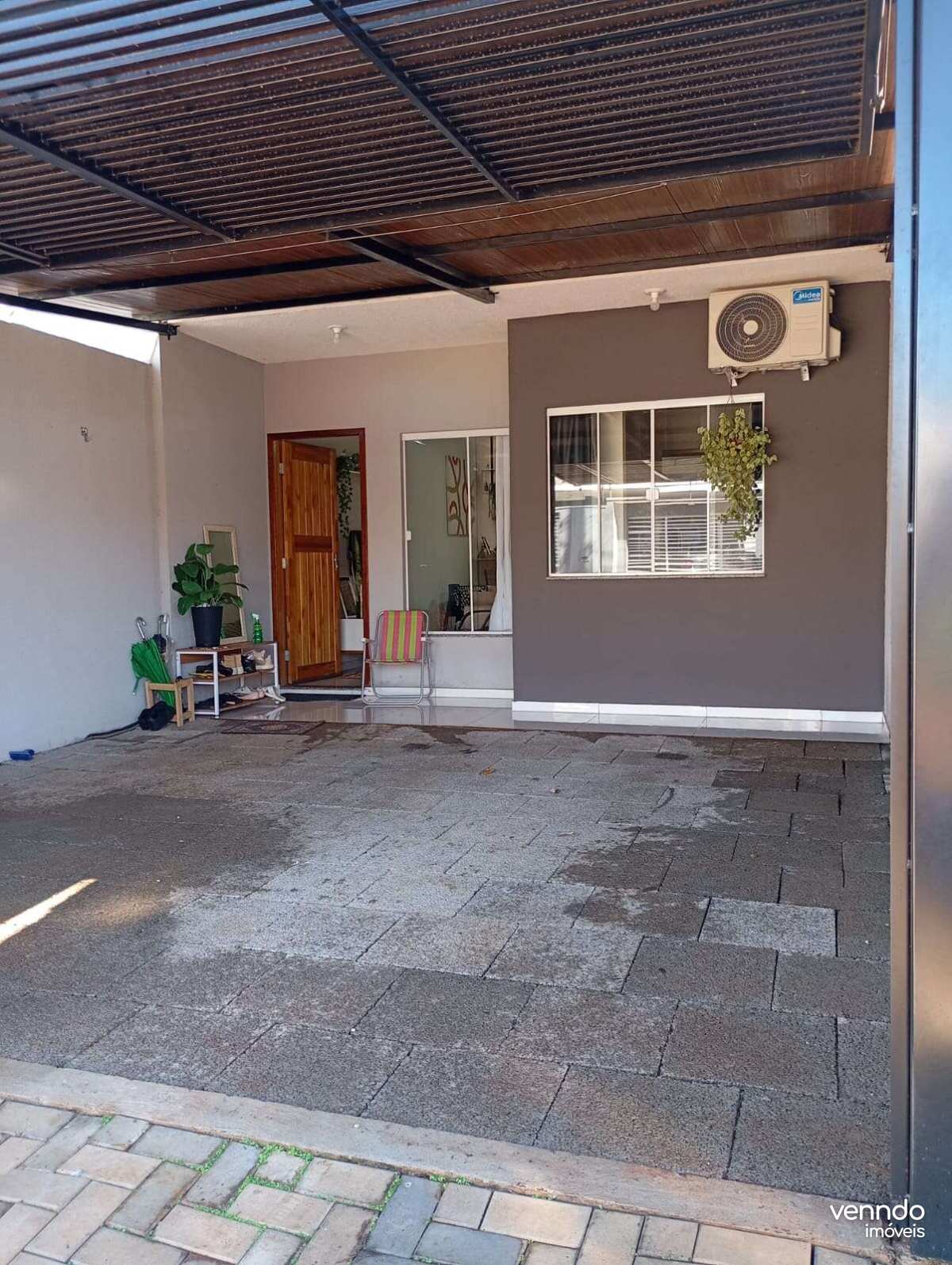 - Casa à venda, com 2 quartos, 70m²