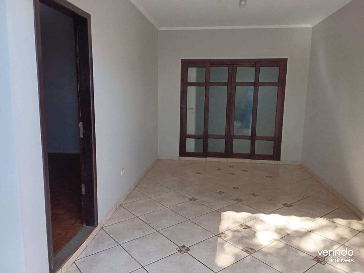  - CASA A VENDA NO COUNTRY com PISCINA