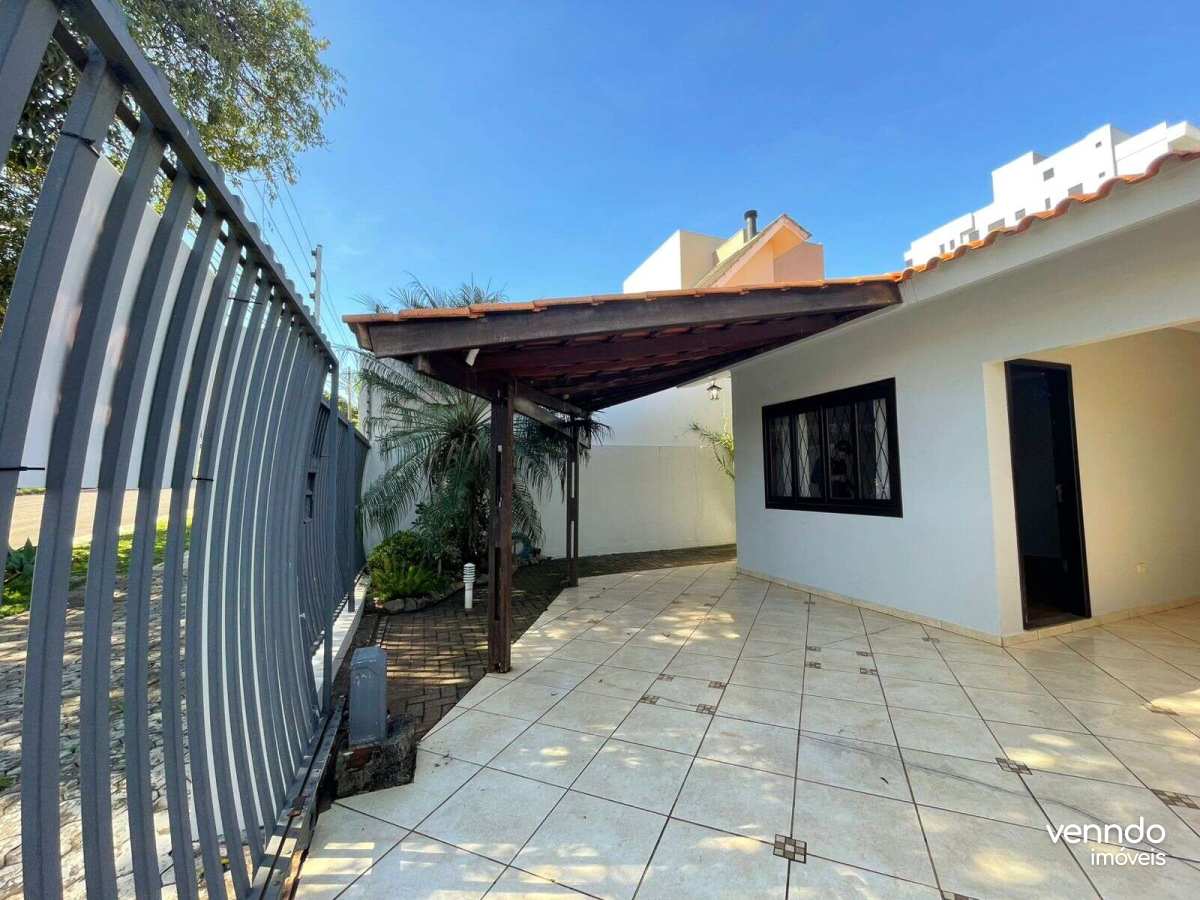 Casa à venda com 3 quartos, 132m² - country,