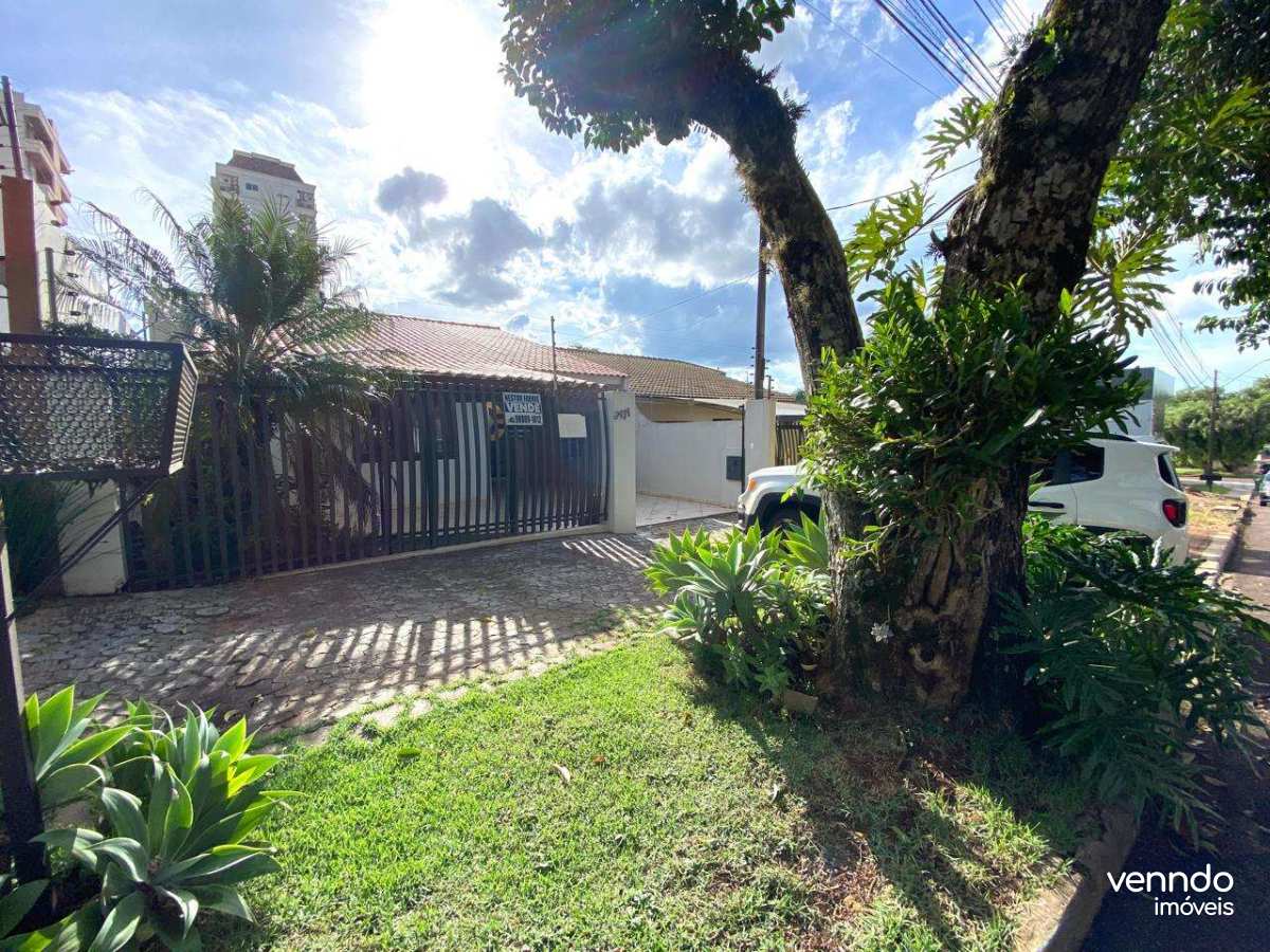 Casa à venda com 3 quartos, 132m² - country,