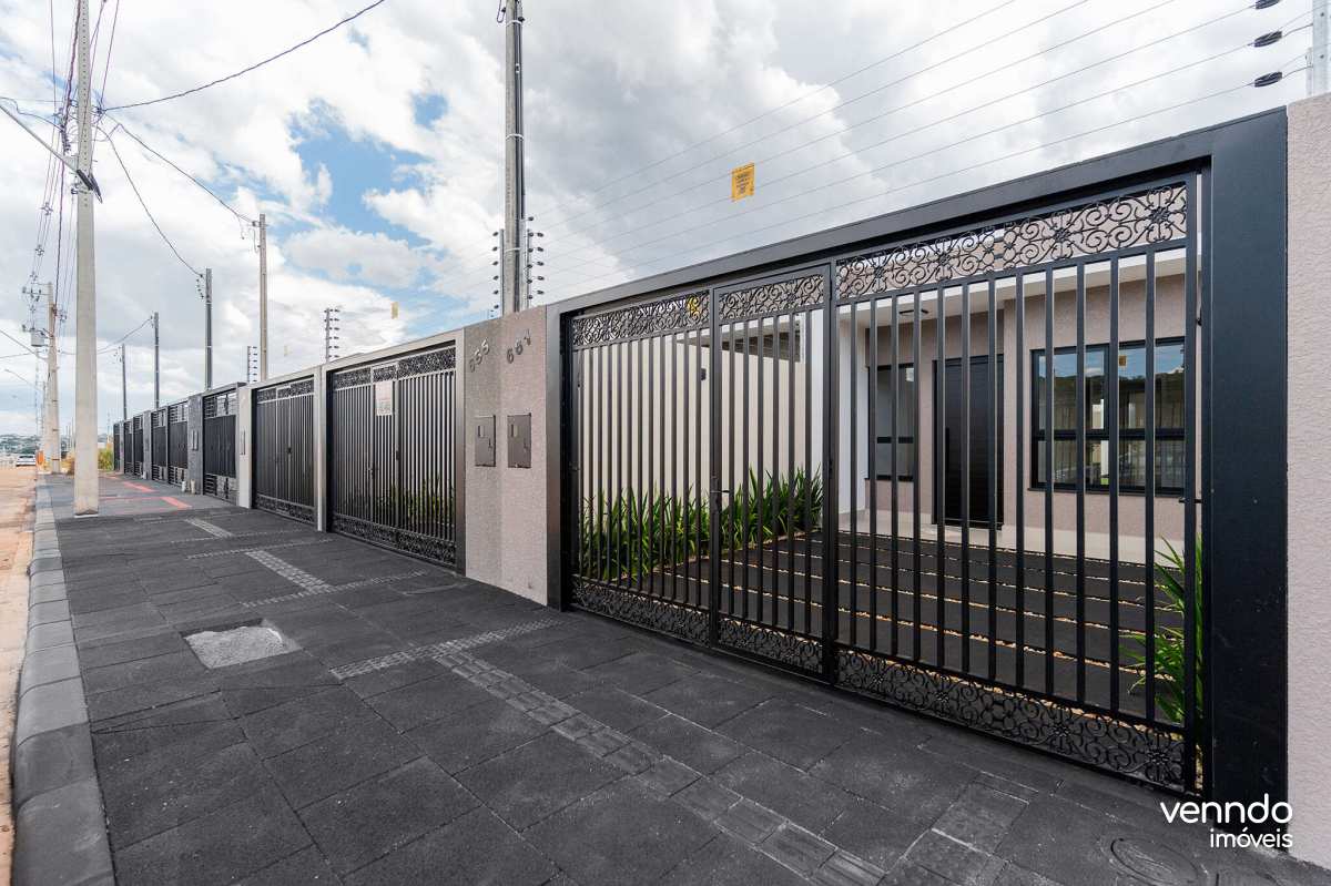 Casa à venda com 2 quartos, 58m² - Interlagos,Cascavel