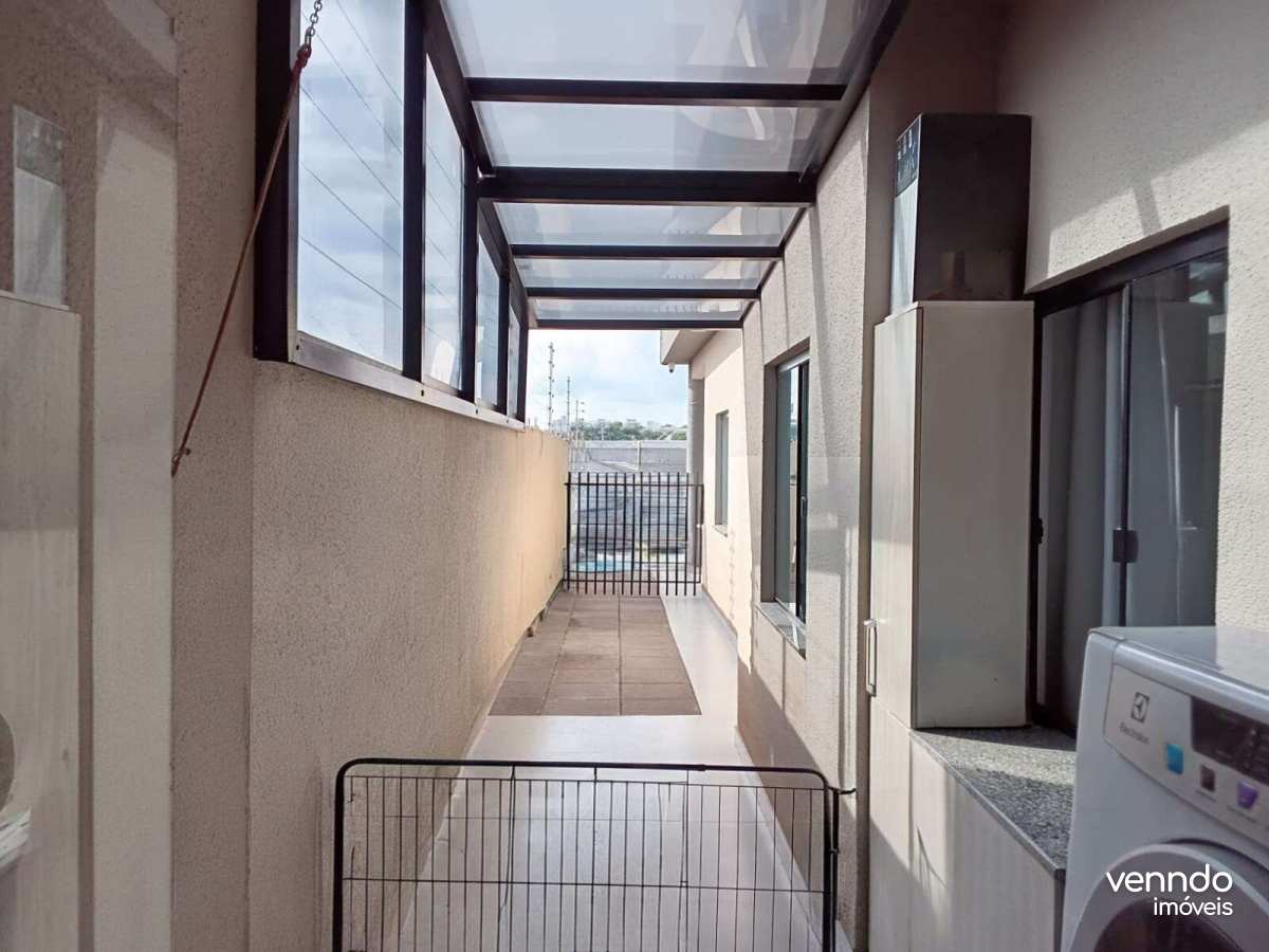  - CASA COM PISCINA NO BAIRRO CASCAVEL VELHO