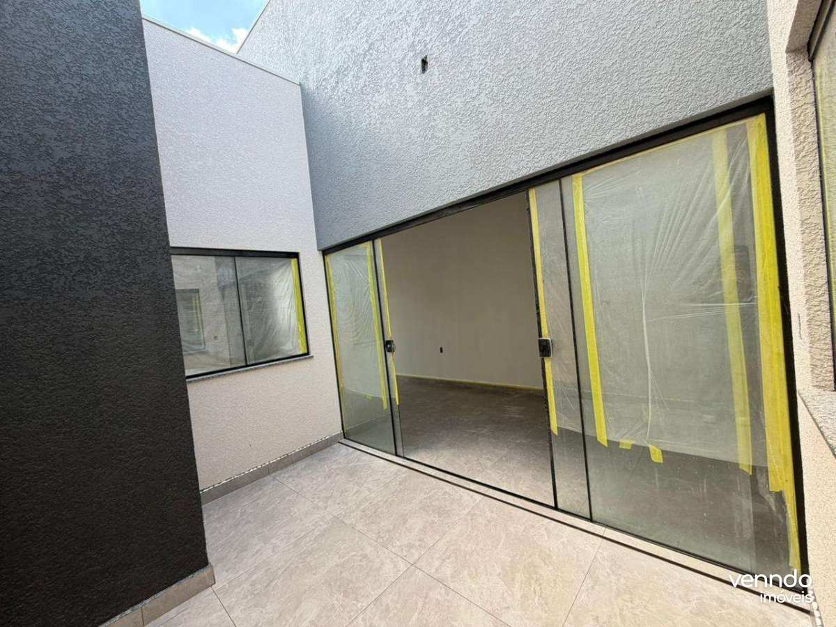 Casa à venda com 2 quartos, 68m² - Esmeralda,Cascavel