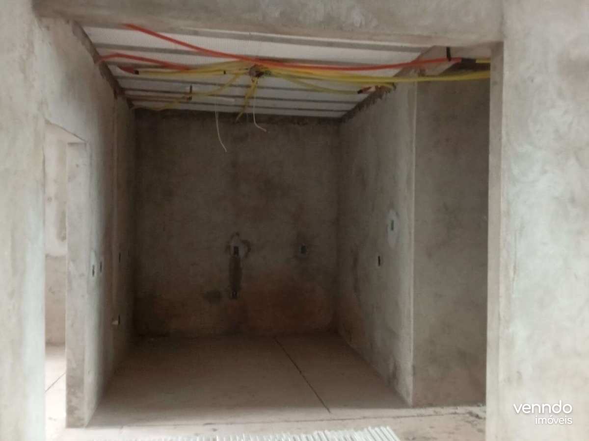 Casa à venda com 2 quartos, 78,89m² - TROPICAL  IV,