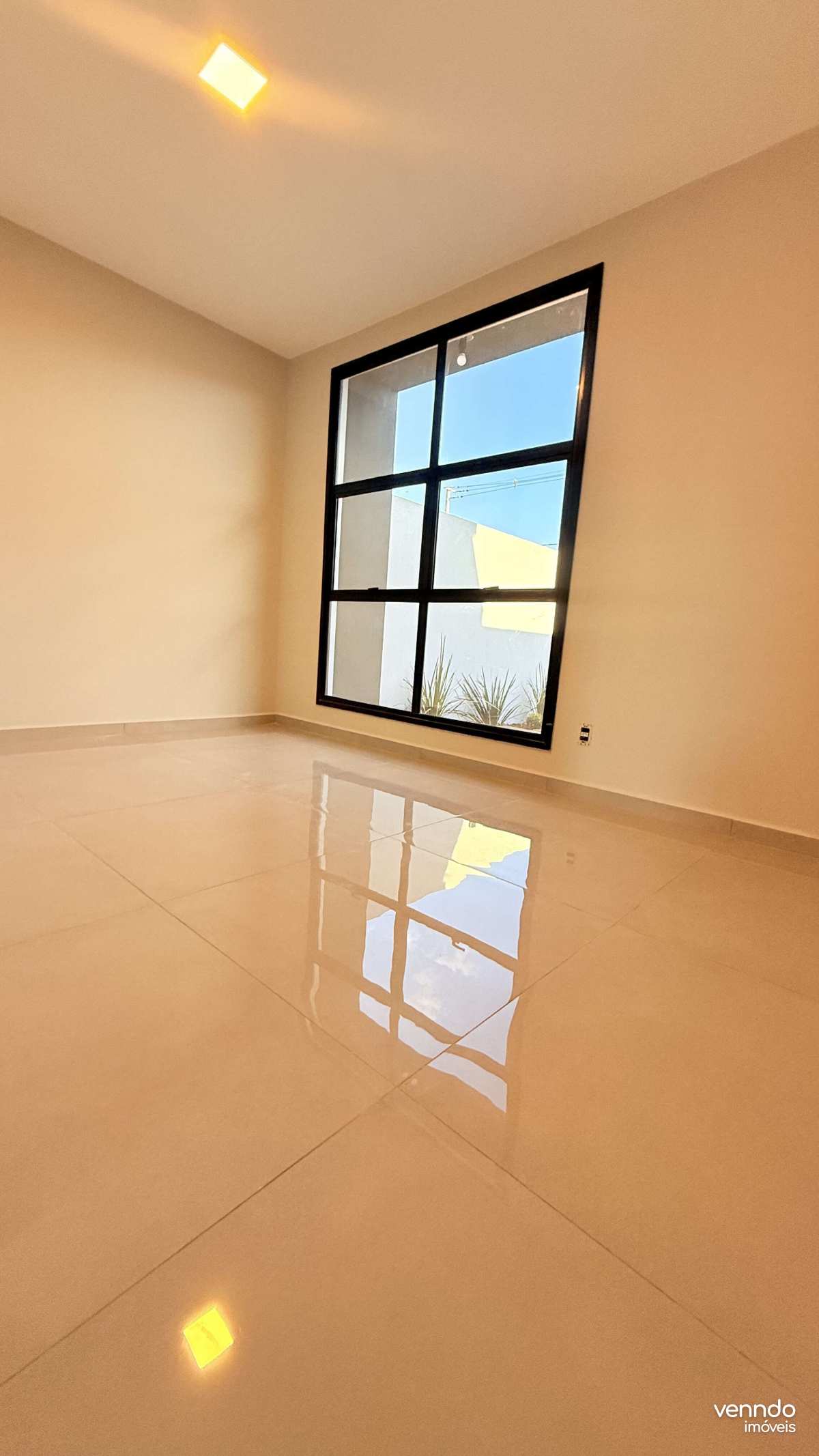  - Casa no Vale Verde: 3 Quartos,1 Suíte, Churrasqueira e Jardim de Inverno