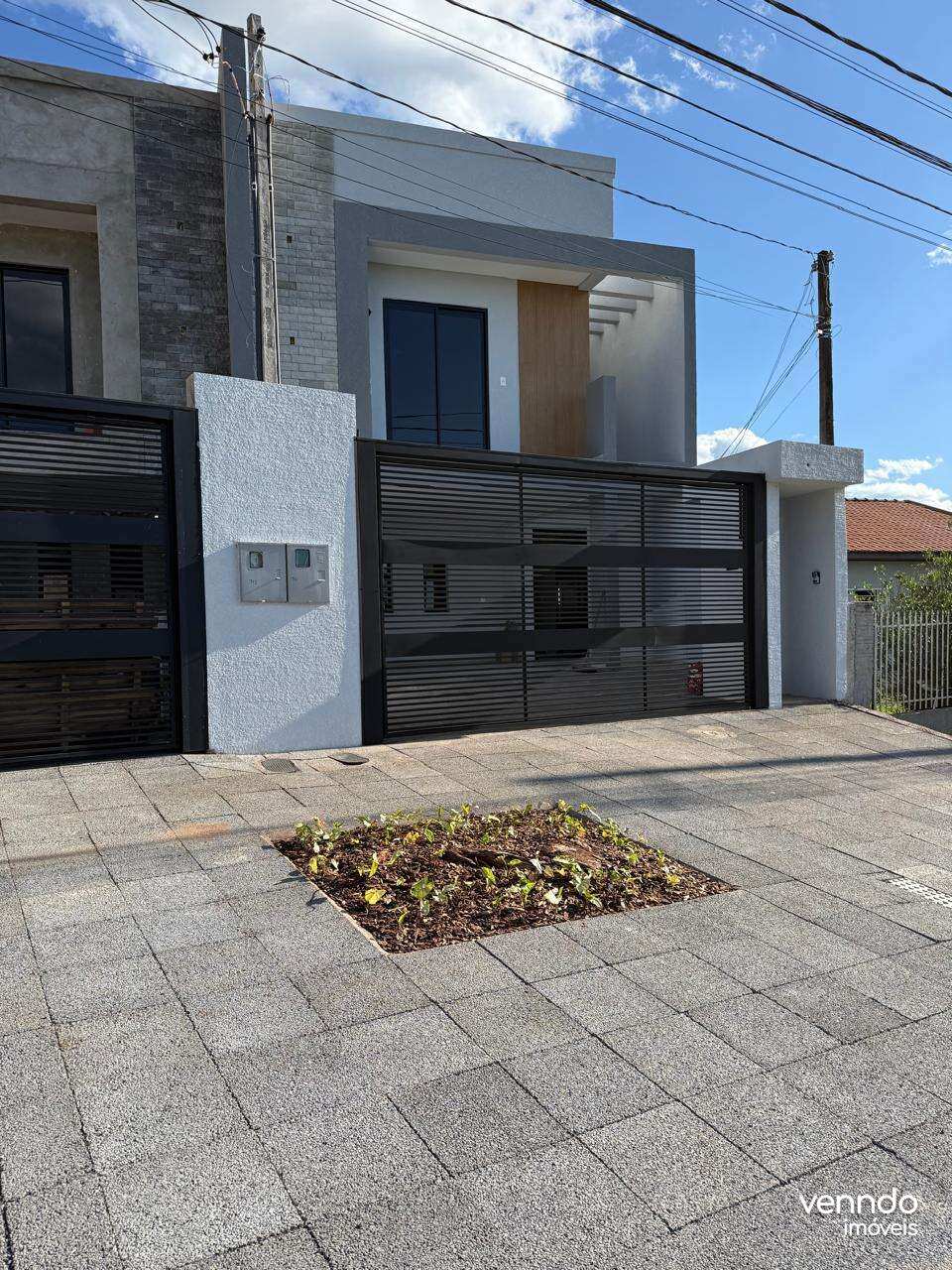 Sobrado à venda com 3 quartos, 165m² - Coqueiral,Cascavel