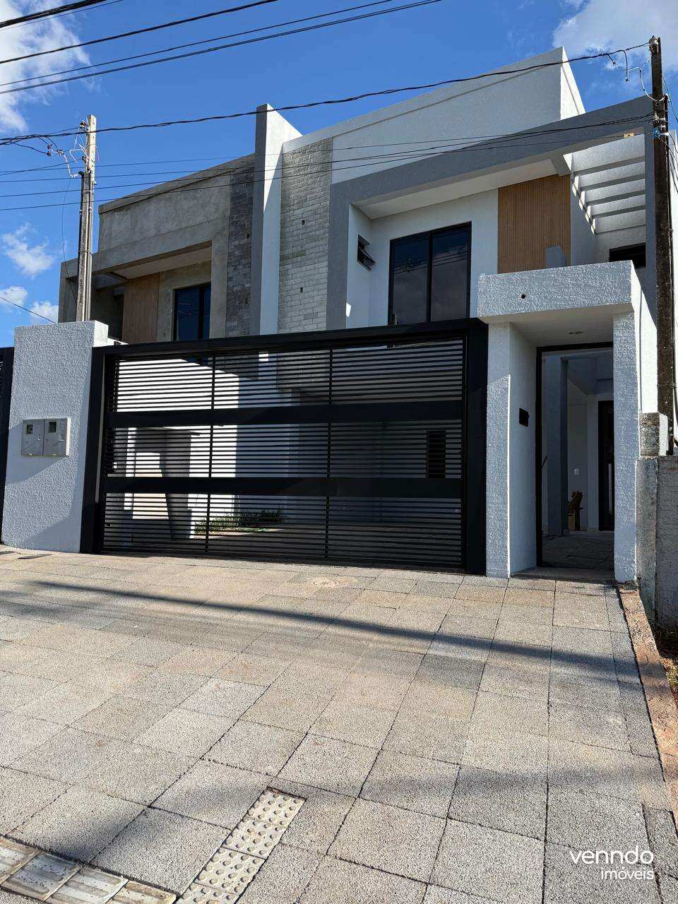 Sobrado à venda com 3 quartos, 165m² - Coqueiral,Cascavel
