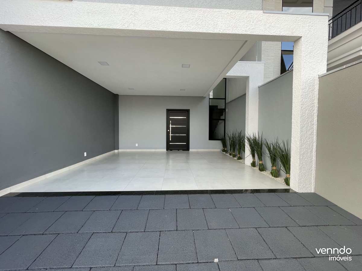 Sobrado à venda com 3 quartos, 142m² - PADOVANI III,