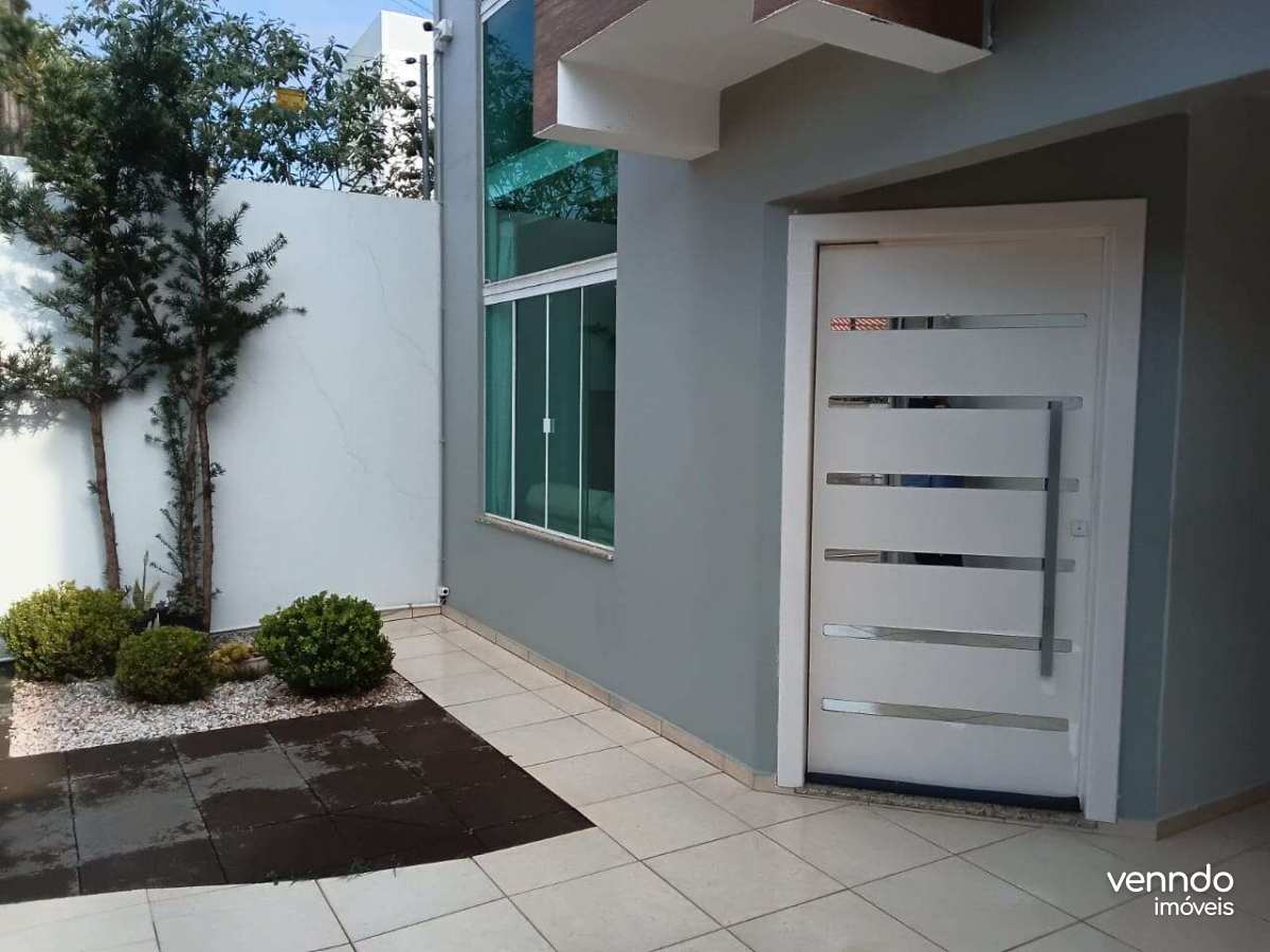 Sobrado à venda com 4 quartos, 170m² - Parque São Paulo,