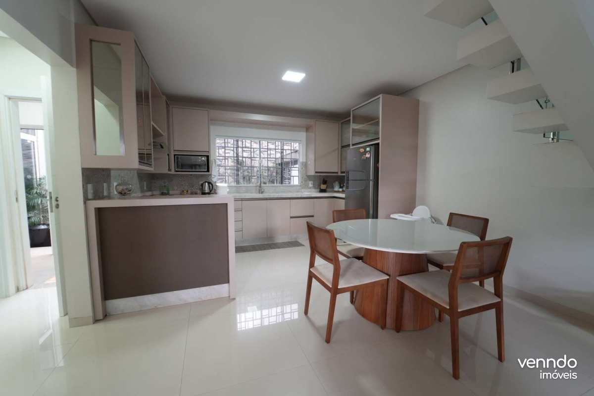 Sobrado à venda com 3 quartos, 144,61m² - Pioneiros Catarinenses,Cascavel