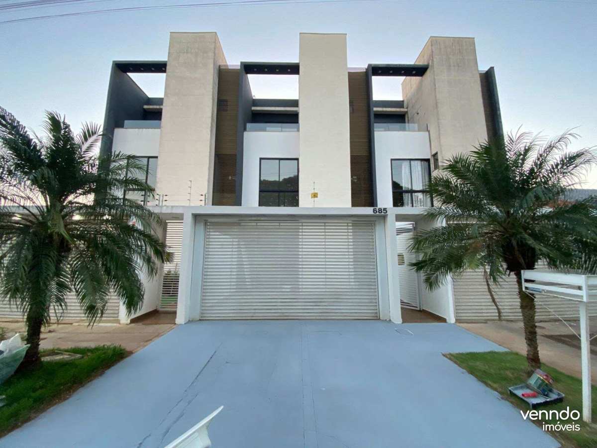 Sobrado à venda com 2 quartos, 124m² - Brasília,Cascavel