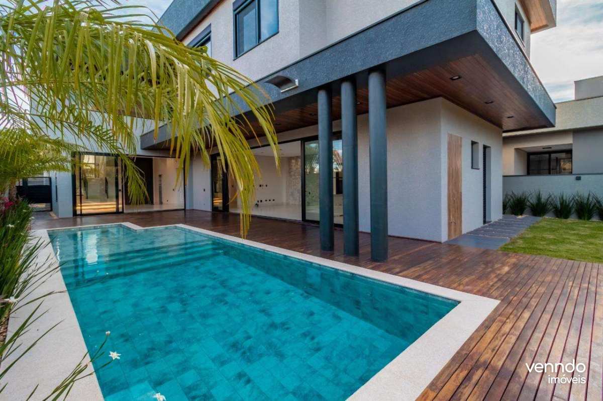 Sobrado em condomínio à venda, 400m² - FAG,