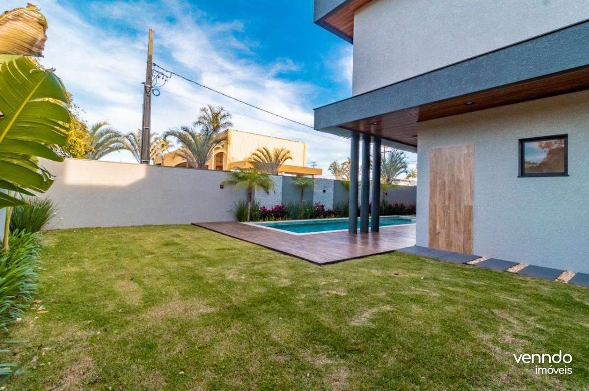 Sobrado em condomínio à venda, 400m² - FAG,