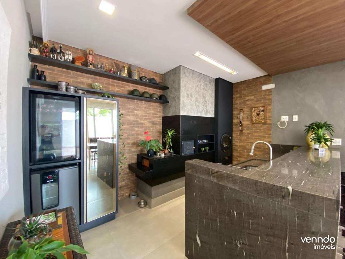  - Sua Família Merece o Melhor: Casa com 4 Vagas, Piscina e Localização Privilegiada