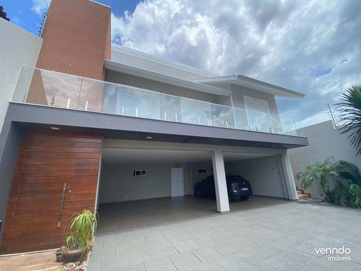 Sobrado à venda com 2 quartos, 413m² - Cancelli,Cascavel